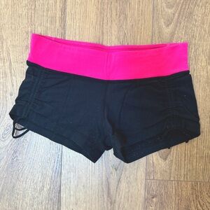 Lululemon Hot & Sweaty shorts Size 6